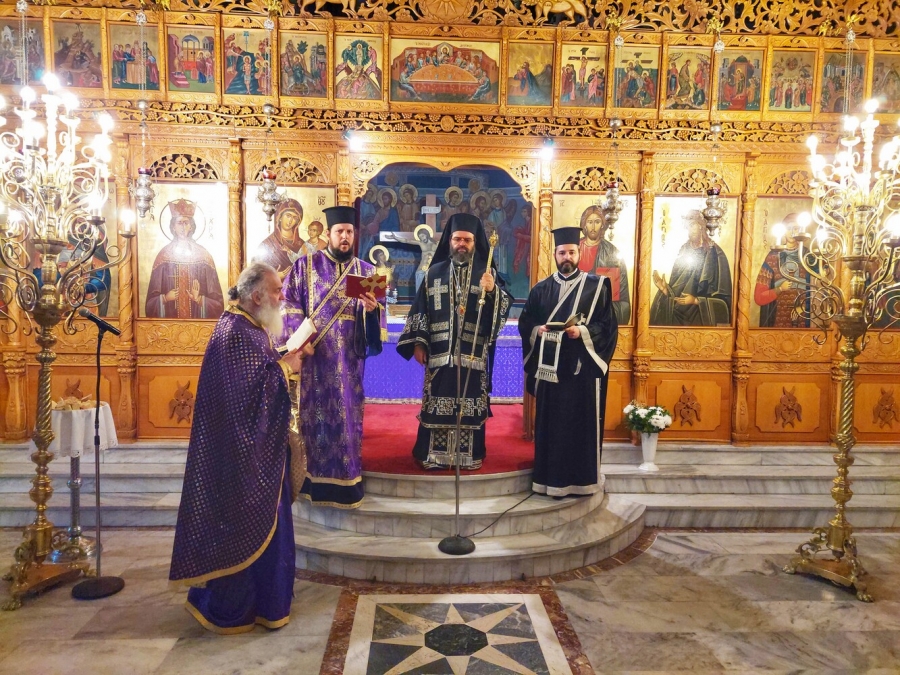 Ο Μητροπολίτης Μαρωνείας τέλεσε Επιμνημόσυνη δέηση υπέρ αναπάυσεως των συνανθρώπων στα Τέμπη