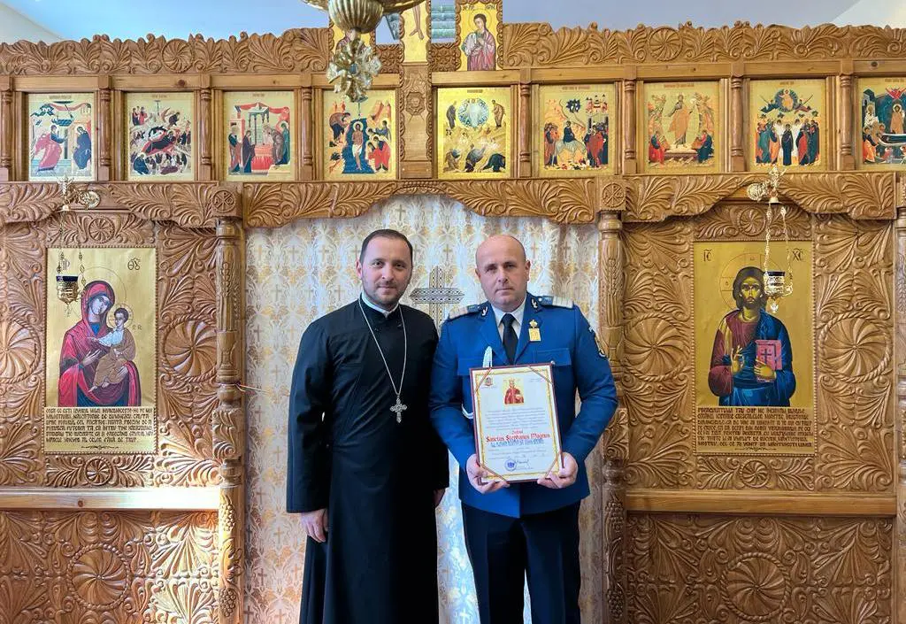 Patriarch Daniel bestows church distinction on Maramureș gendarme for reaching 100th blood donation