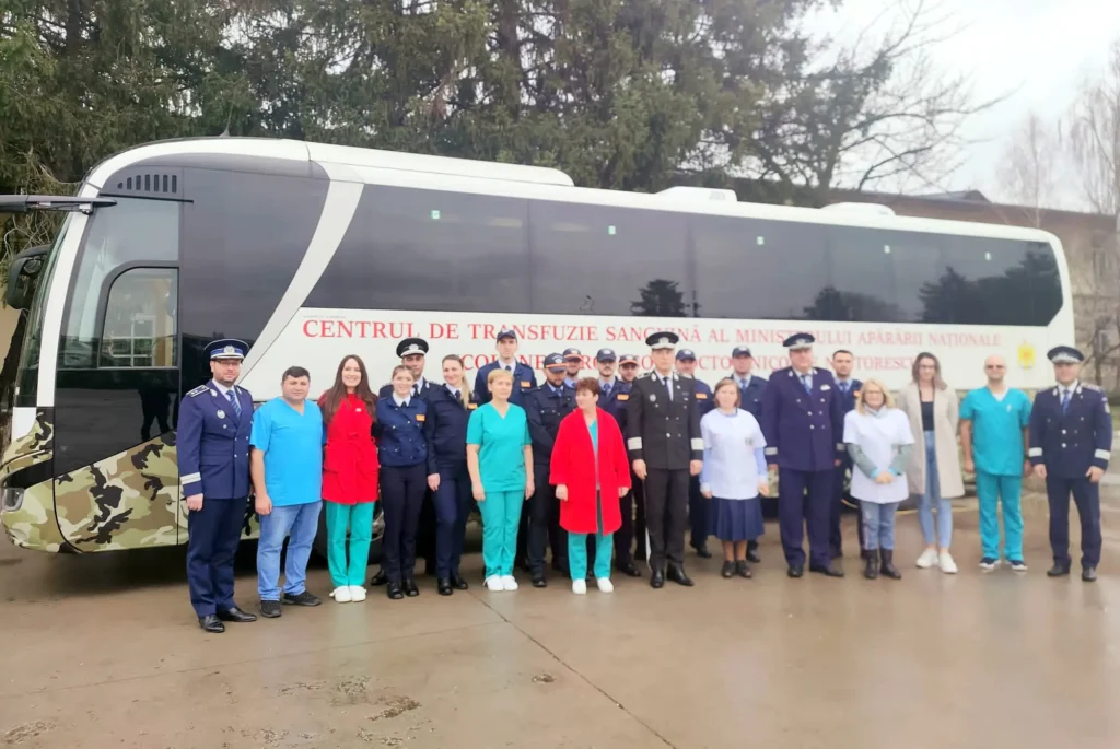 Studenţi de la Academia de Poliţie din Bucureşti au donat sânge în campania Patriarhiei „Donează sânge, salvează o viaţă!”