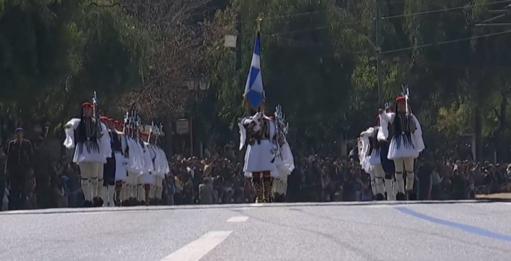 Η στρατιωτική παρέλαση στην Αθήνα για την εθνική επέτειο της 25ης Μαρτίου (ΒΙΝΤΕΟ)