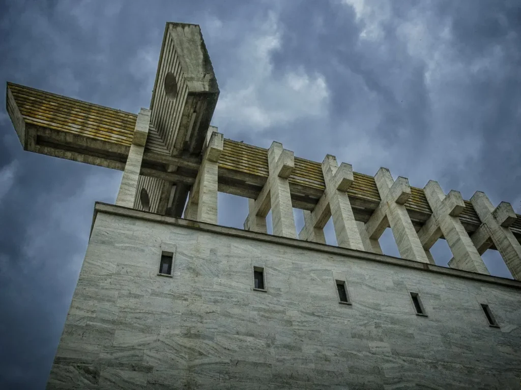 Factbox: Memorialele victimelor regimului comunist