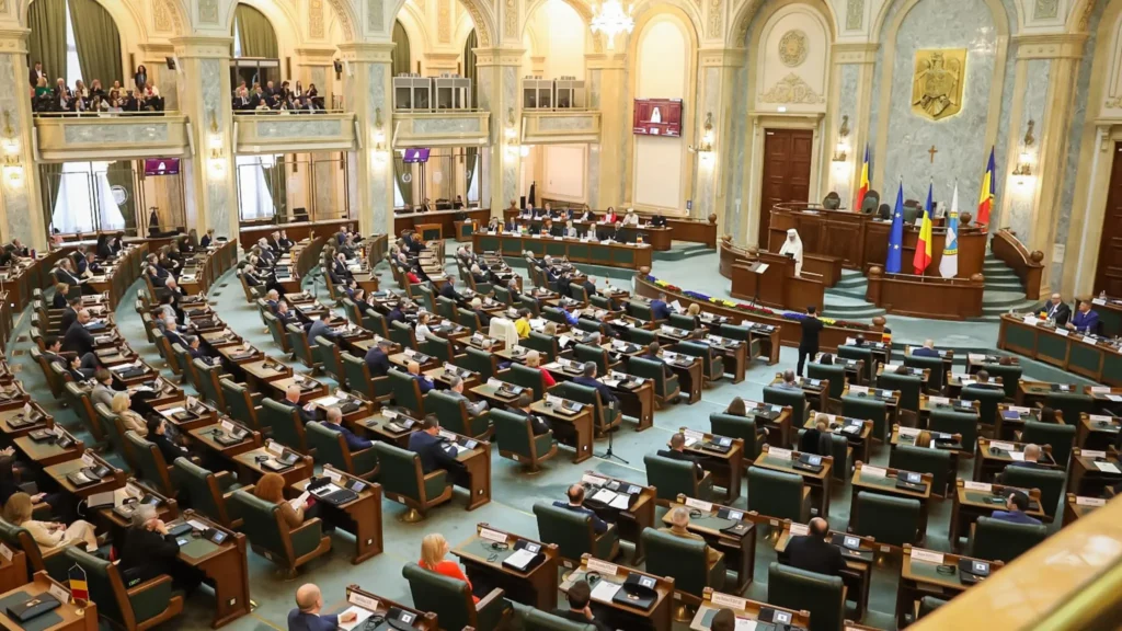 Parlament: Patriarhul Daniel a participat la Adunarea solemnă dedicată Centenarului Constituţiei României Întregite