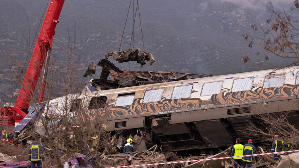 Συλλυπητήρια μηνύματα στον Νίκο Δένδια για το δυστύχημα στα Τέμπη