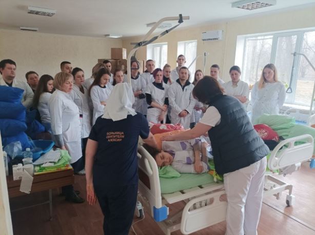 В Луганске церковная Больница Святителя Алексия открыла учебный центр сестринского ухода