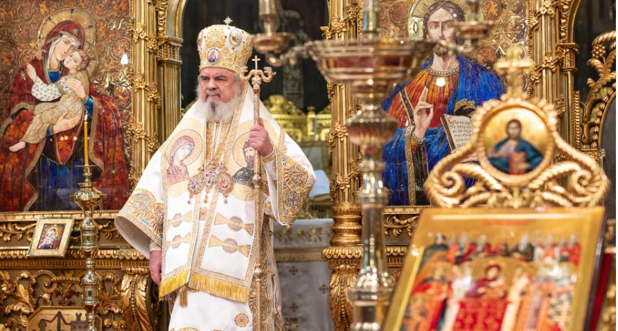 Icoana ortodoxă cheamă la rugăciune şi vieţuire sfântă, spune Patriarhul României în Duminica Ortodoxiei