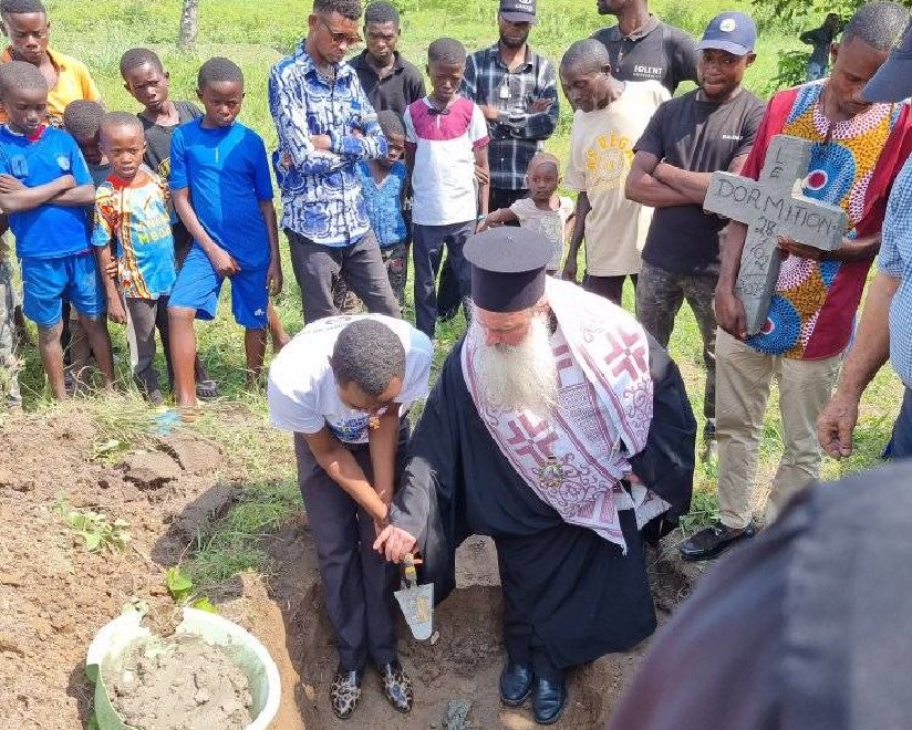 Θεμελίωση νέου Ιερού Ναού στη ΛΔ του Κονγκό από τον Μητροπολίτη Κινσάσας