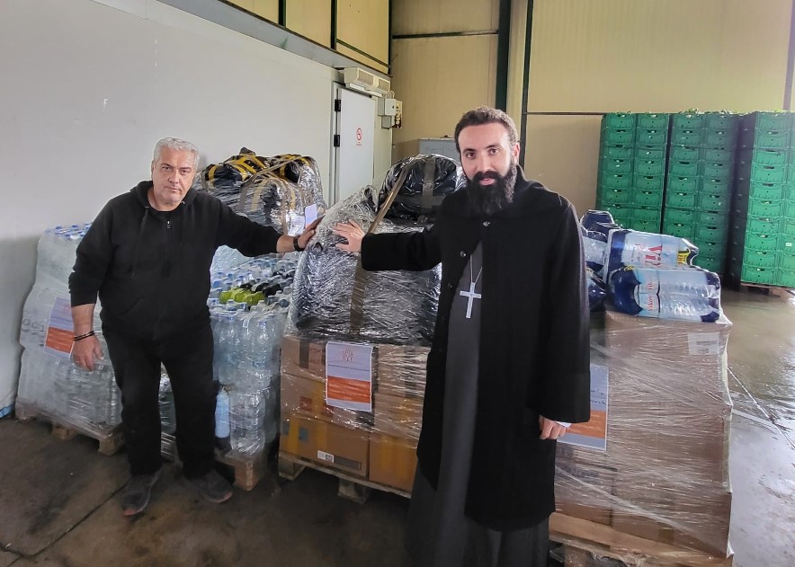 Η Μητρόπολη Ύδρας παρέδωσε τέσσερα φορτηγά ανθρωπιστικής βοήθειας για τους σεισμοπαθείς στη Συρία και Τουρκία