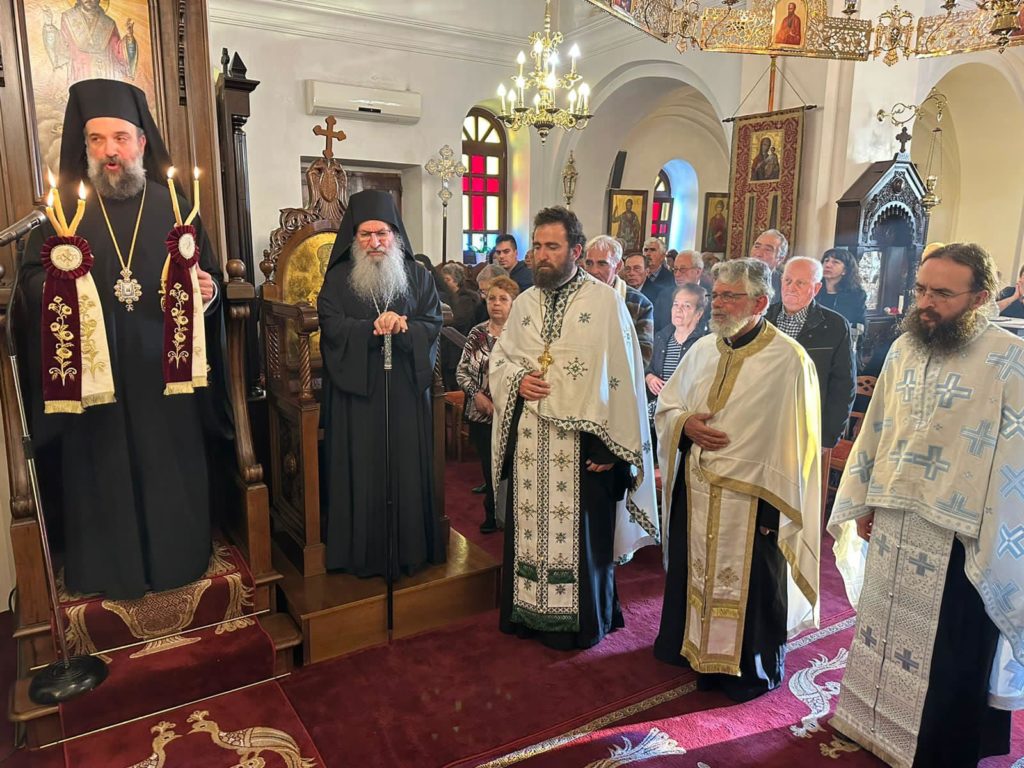 Ο Καθηγούμενος της Ιεράς Μονής Σίμωνος Πέτρας στην Μητρόπολη Θήρας