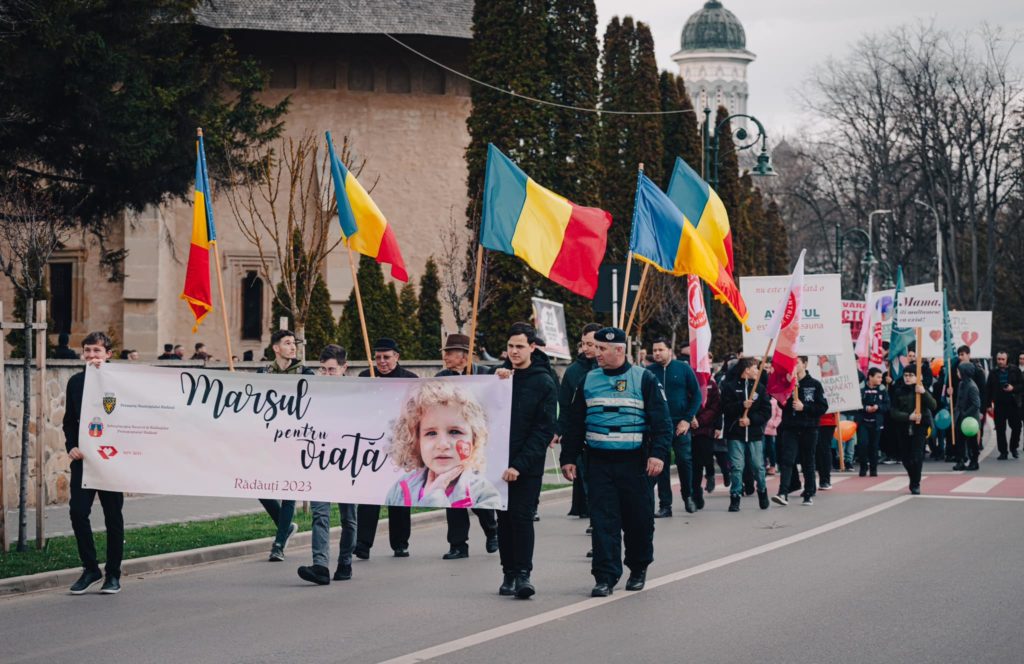 Χιλιάδες νέοι στη Ρουμανία έστειλαν ηχηρό μήνυμα “Υπέρ της Ζωής”