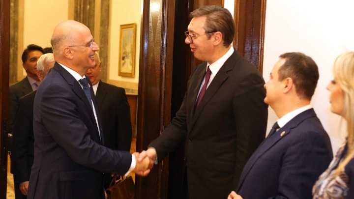 Στη Σερβία σήμερα ο Έλληνας ΥΠΕΞ – Συνομιλίες με τον Πρόεδρο Βούτσιτς
