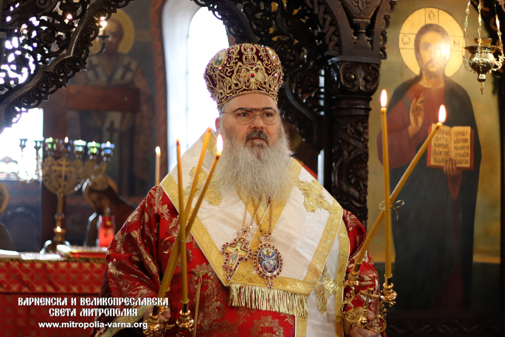 Архиерейска света Литургия и акапелен концерт с църковна музика в храм “Възнесение Господне” – Шумен