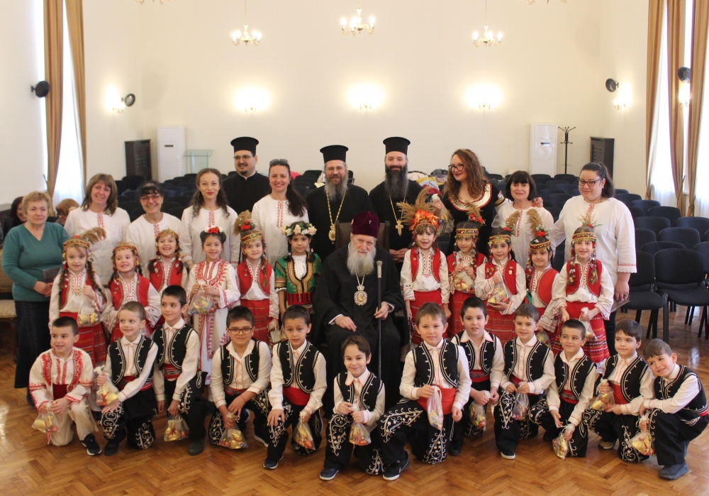 Деца от 59-а Детска градина „Елхица“ поздравиха Негово Светейшество патриарх Неофит