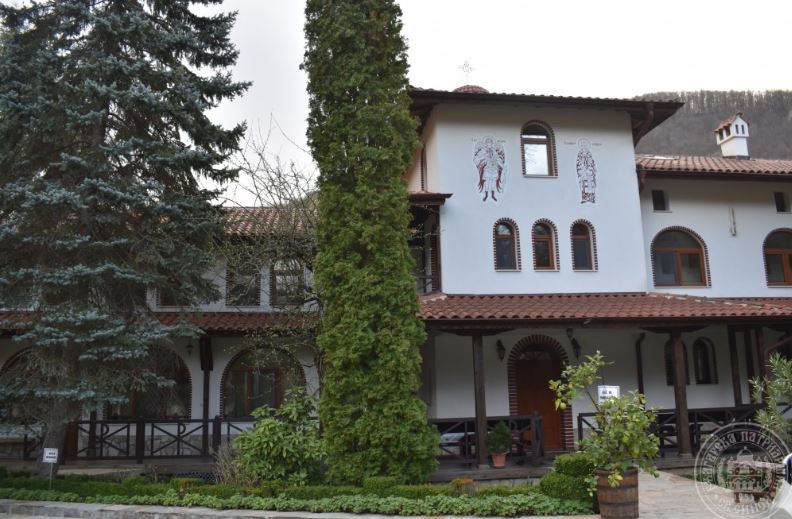 Монашески пострижения и архиерейска св. литургия във Врачешкия манастир „Св. Четиридесет мъченици“