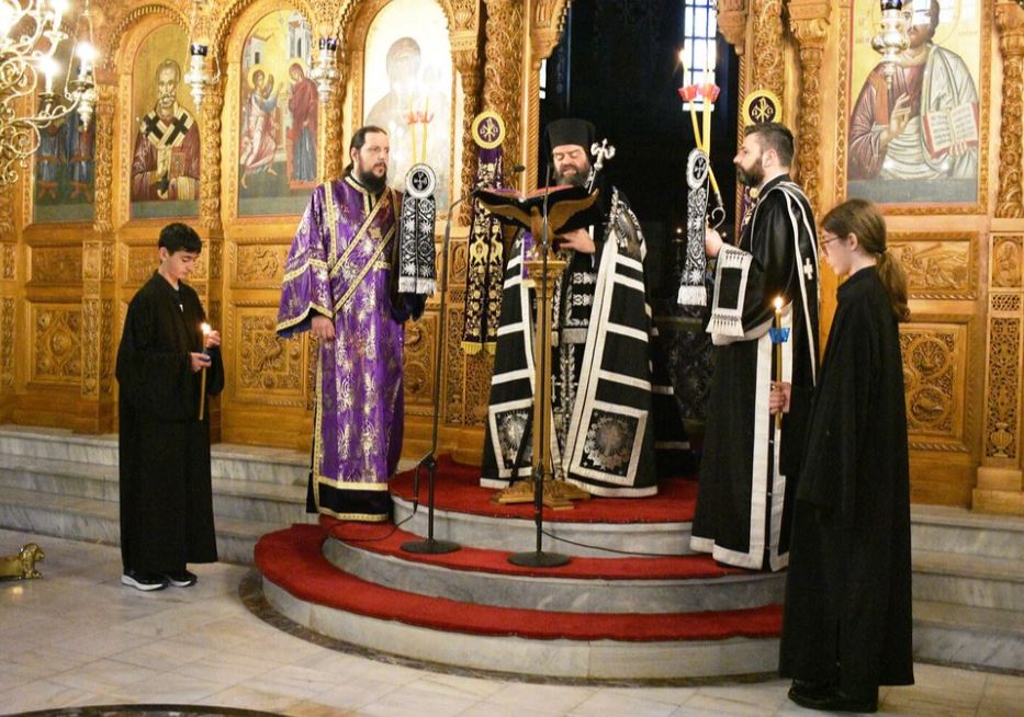 Η Ακολουθία των Αγίων Παθών στην Μητρόπολη Μαρωνείας