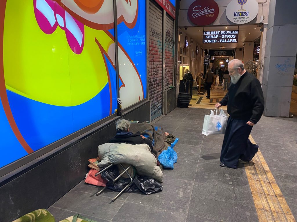 Η «ΑΠΟΣΤΟΛΗ» και η «ΝΕΟΤΗΤΑ»  της Ιεράς Αρχιεπισκοπής Αθηνών στο πλευρό των αστέγων την Μεγάλη Εβδομάδα