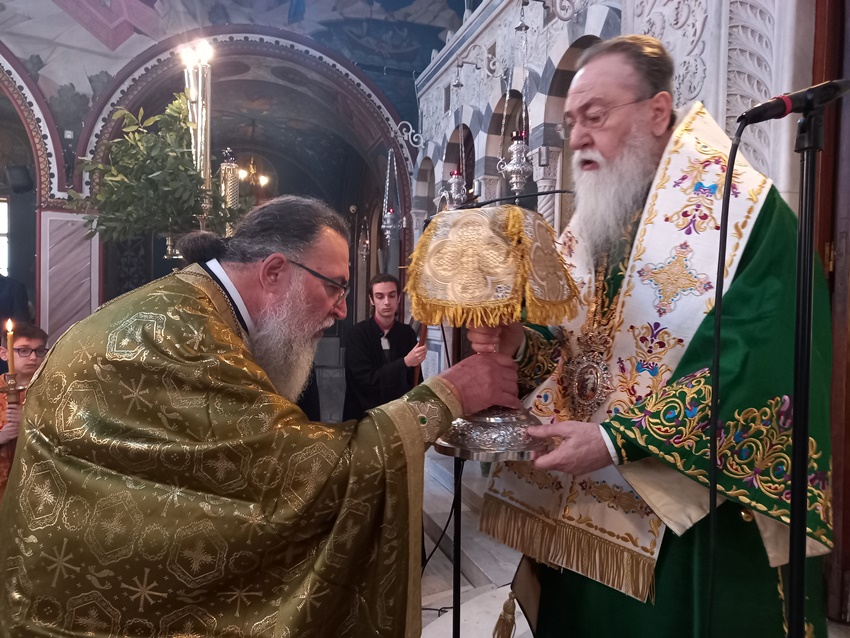 Η Κυριακή των Βαΐων στην Μητρόπολη Κορίνθου (ΦΩΤΟ)