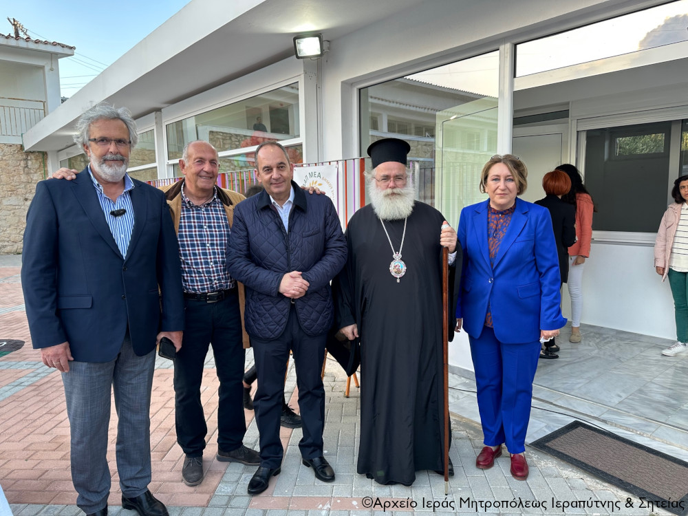 Ο Μητροπολίτης Ιεραπύτνης και ο Γιάννης Πλακιωτάκης στον Αγιασμό των εγκαινίων του νέου Κέντρου Δημιουργικής Απασχόλησης ΑμΕΑ