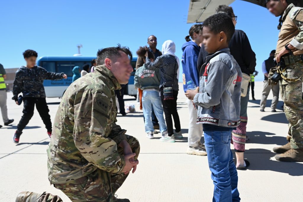 Απόψε φτάνει C-130 που μεταφέρει 20 Έλληνες από το Σουδάν στην Ελευσίνα