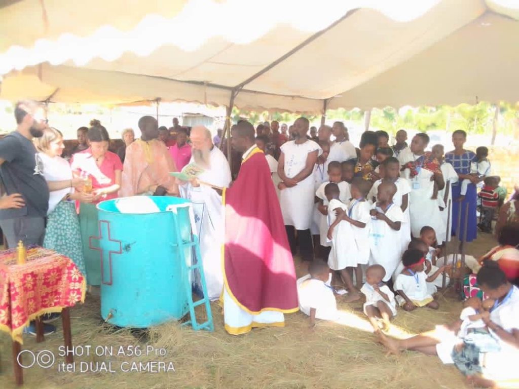 Προσφορά κολυμβηθρών στην Iερά Επισκοπή Μπουκόμπας και Δυτικής Τανζανίας