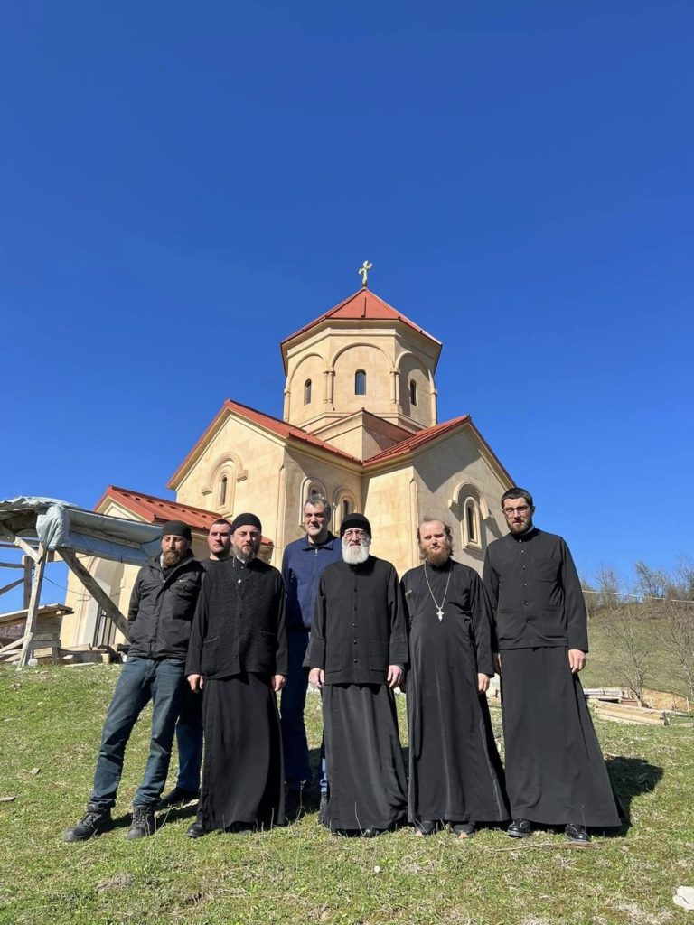 მშენებარე ტაძრის მონახულება