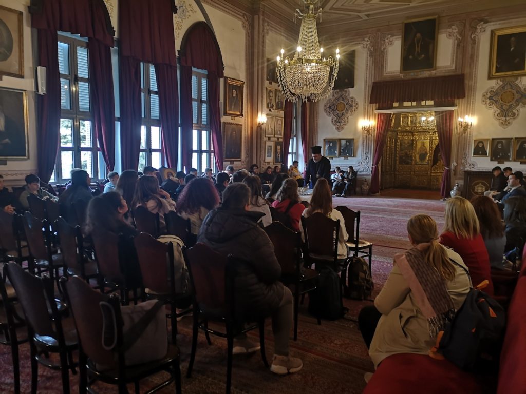 Επίσκεψη σχολείου της Πάτρας στη Θεολογική Σχολή της Χάλκης