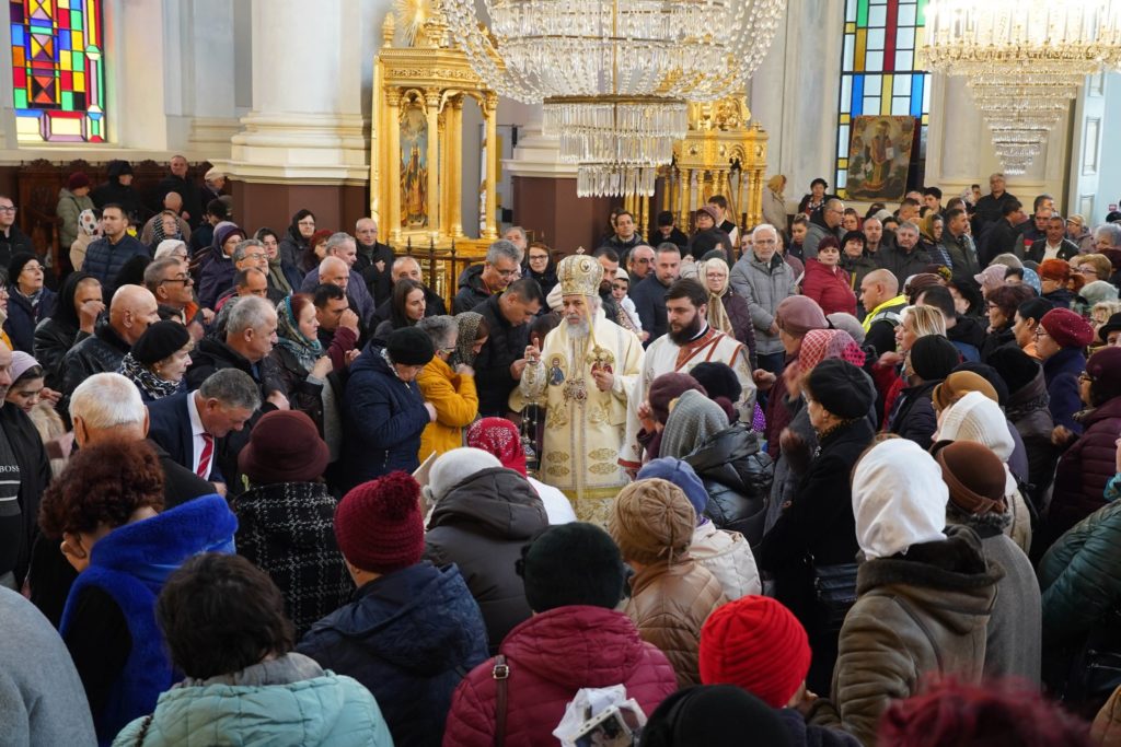 Χιλιάδες Ρουμάνοι γιόρτασαν τη Ζωοδόχο Πηγή στην Ελληνική εκκλησία της Βράιλα (ΦΩΤΟΡΕΠΟΡΤΑΖ)