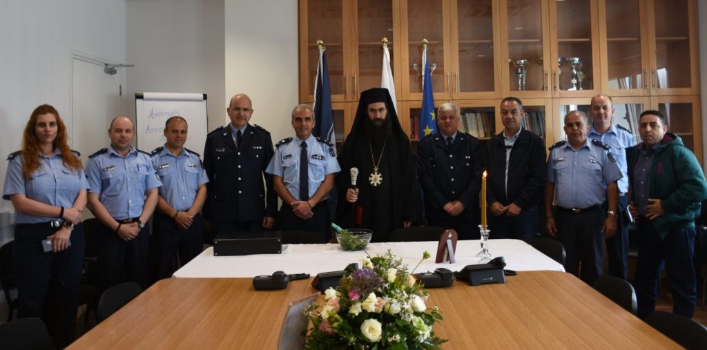 Ο Μητροπολίτης Πάφου τέλεσμο Αγιασμό στην τοπική Αστυνομική Διεύθυνση