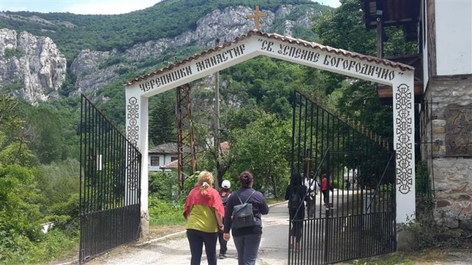 Продължават възстановителните дейности в Черепишкия манастир