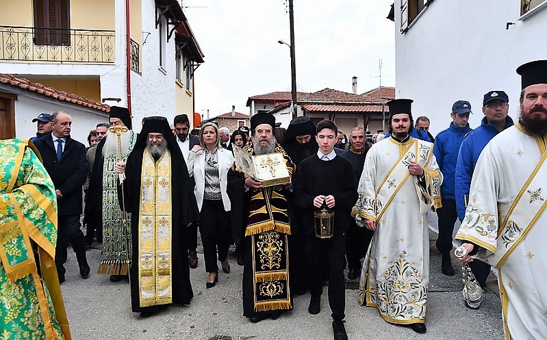 Υποδοχή Τιμίου Ξύλου από το Άγιο Όρος στα Πετροκέρασα της Μητρόπολης Ιερισσού (ΒΙΝΤΕΟ)