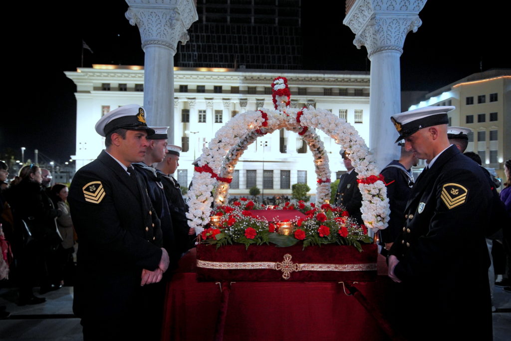 «Ω Γλυκύ μου Έαρ»: Επιτάφιοι από κάθε γωνιά της Ελλάδας (BΙΝΤΕΟ)