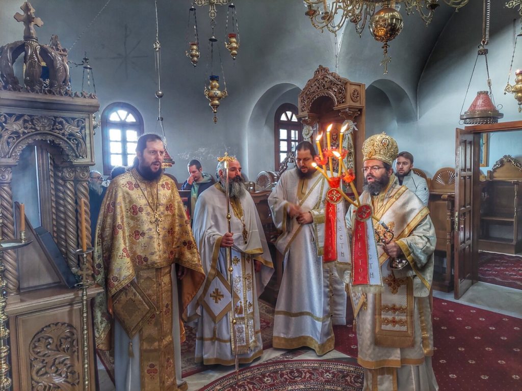 Ο Μητρoπολίτης Μαρωνείας στην Ιερά Μονή Οσίου Μαξίμου του Καυσοκαλύβη Παπικίου Όρους