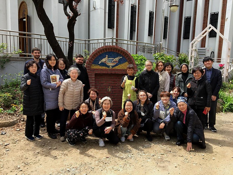 Placing a mosaic in the fountain of the courtyard of Saint Nicholas in Seoul
