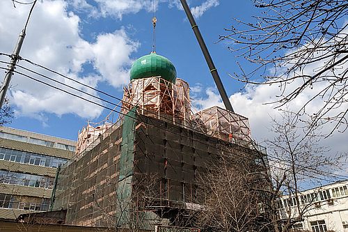 На старинную церковь в Бутырской слободе вернулись три малые главки
