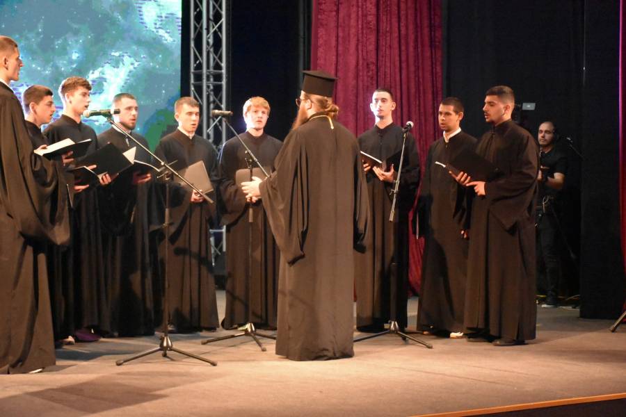 Семинаристи се включиха в концерт за възстановяването на семинарския храм на гара Черепиш