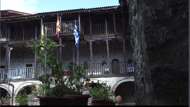 Σήμερα στην pemptousia.tv στα «Μοναστήρια της Ορθοδοξίας» οδοιπορικό στον Άγιο Γεώργιο Φενεού στη Λίμνη Δόξα