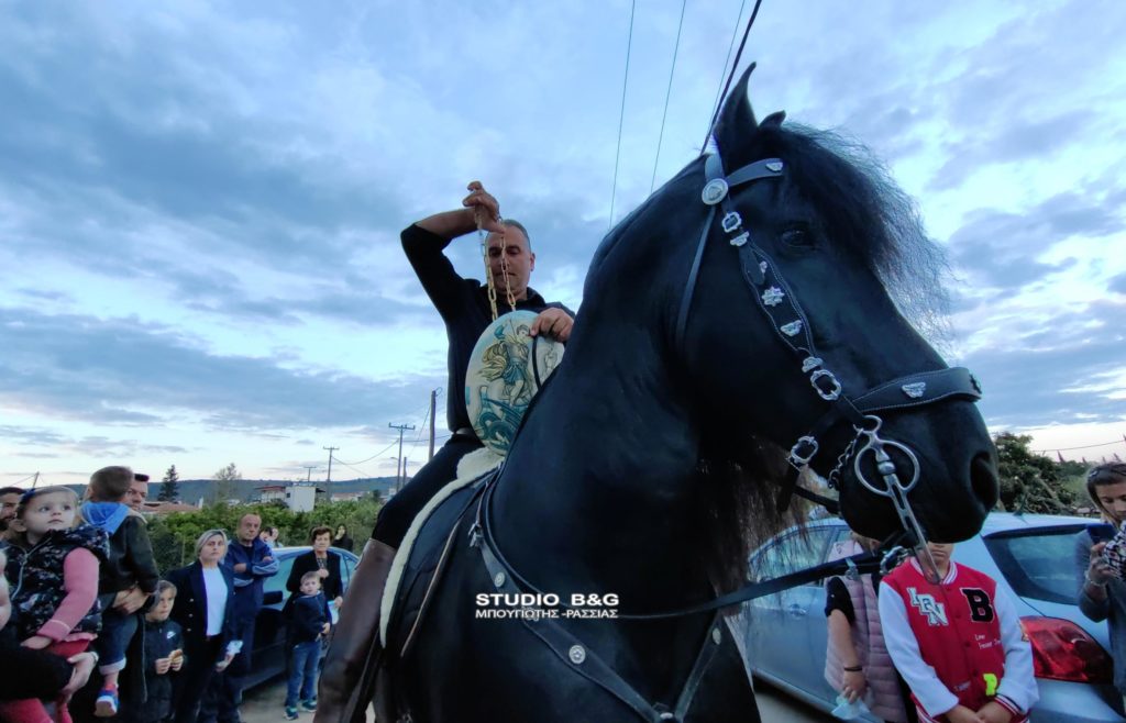 Περιφορά της Ιεράς Εικόνας του Αγίου Γεωργίου με άλογα στα Λευκάκια Ναυπλίου