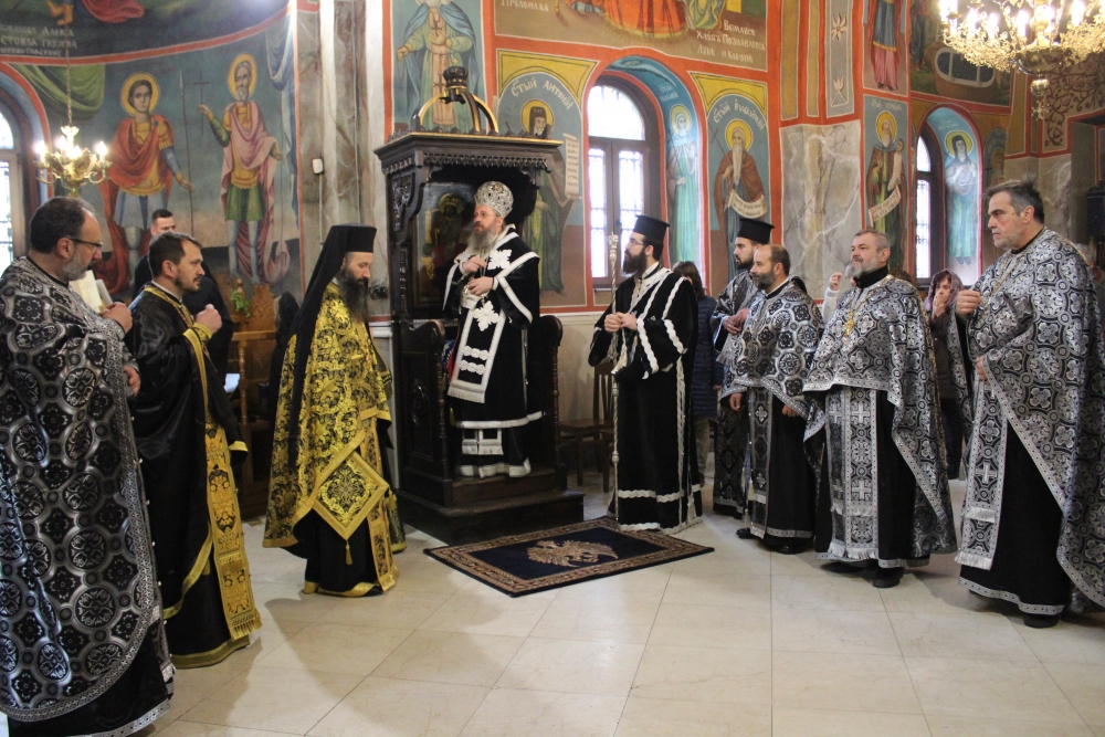 Архиерейска Преждеосвещена литургия в столичния храм “Св. Богородица – Живоприемен източник”