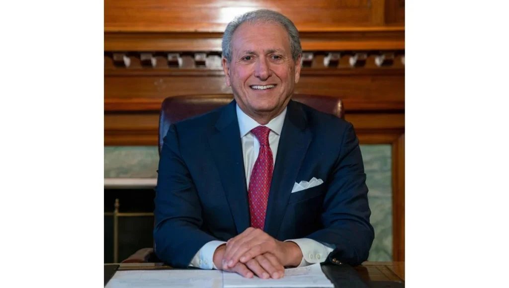 George M. Cantonis to Step Down as HCHC President