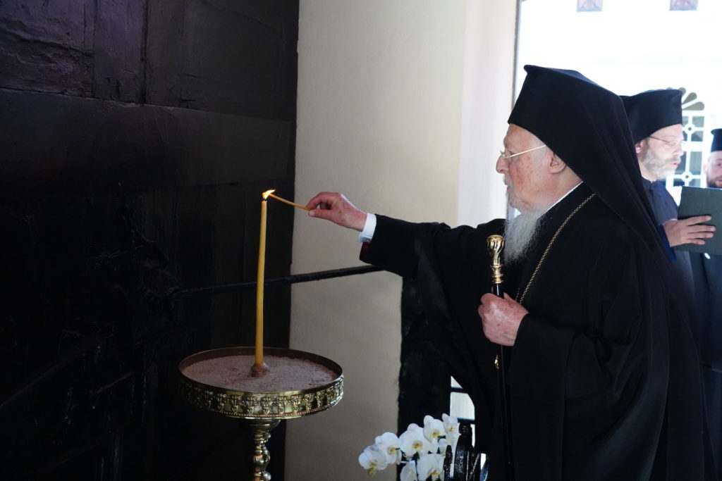 Ο Οικουμενικός Πατριάρχης προσευχήθηκε υπέρ ειρήνης και δικαιοσύνης στο σημείο του μαρτυρίου του Αγίου Γρηγορίου Ε’