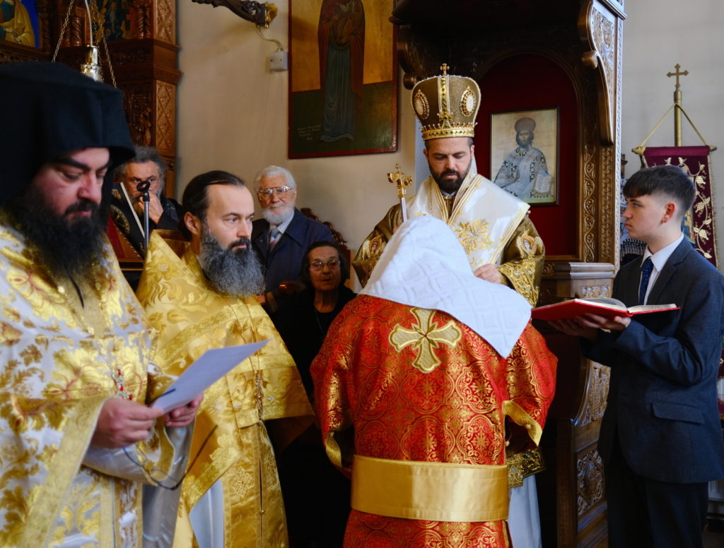Χειροτονία Διακόνου από τον Επίσκοπο Μελιτηνής Μάξιμο