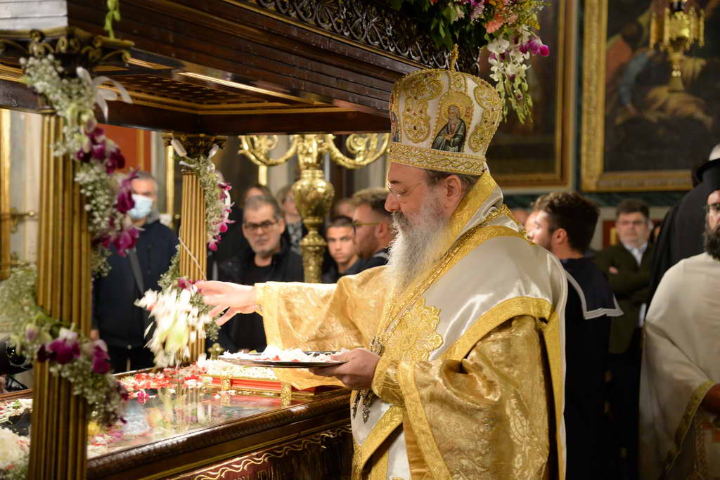 Ο Επιτάφιος στην Ιερά Μητρόπολη Πατρών