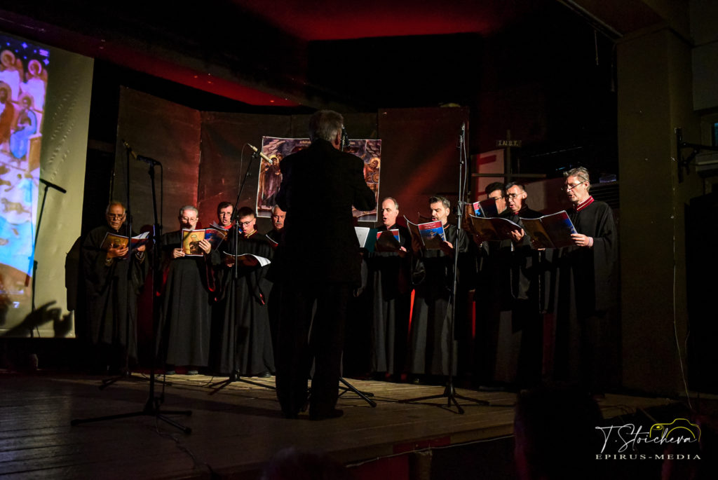 Πλήθος κόσμου σε εκδήλωση με ύμνους της Μεγάλης Εβδομάδας στην Ηγουμενίτσα