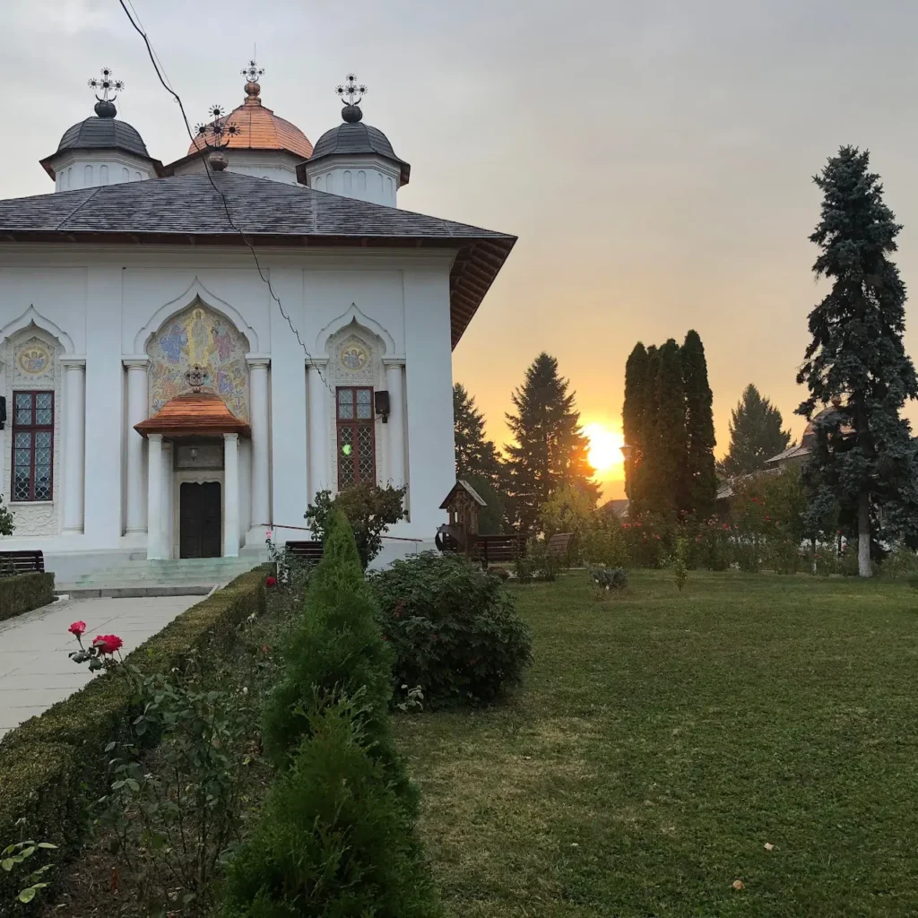 „Plânge Măicuța la Cruce”: Festival național de cântări bisericești și priscene în memoria Sarei Nukina