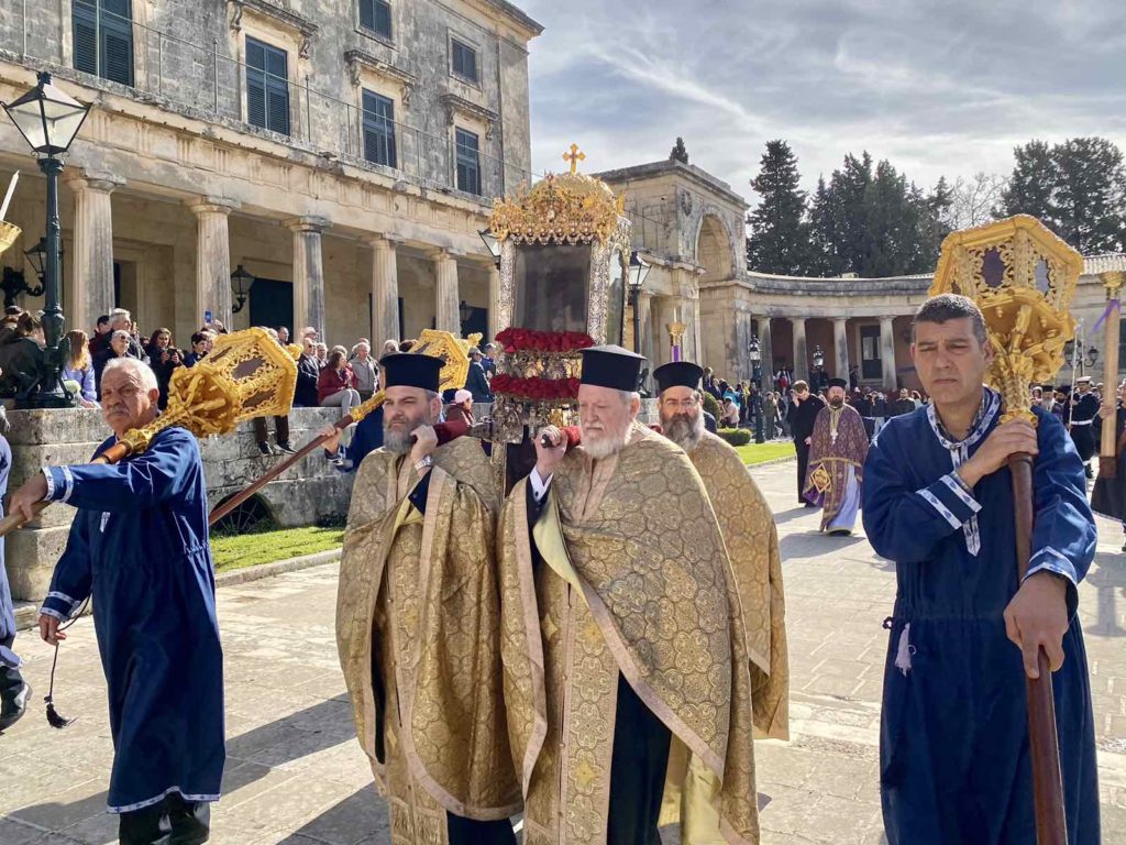 Η λιτανεία του Αγίου Σπυρίδωνα το Μεγάλο Σάββατο στην Κέρκυρα