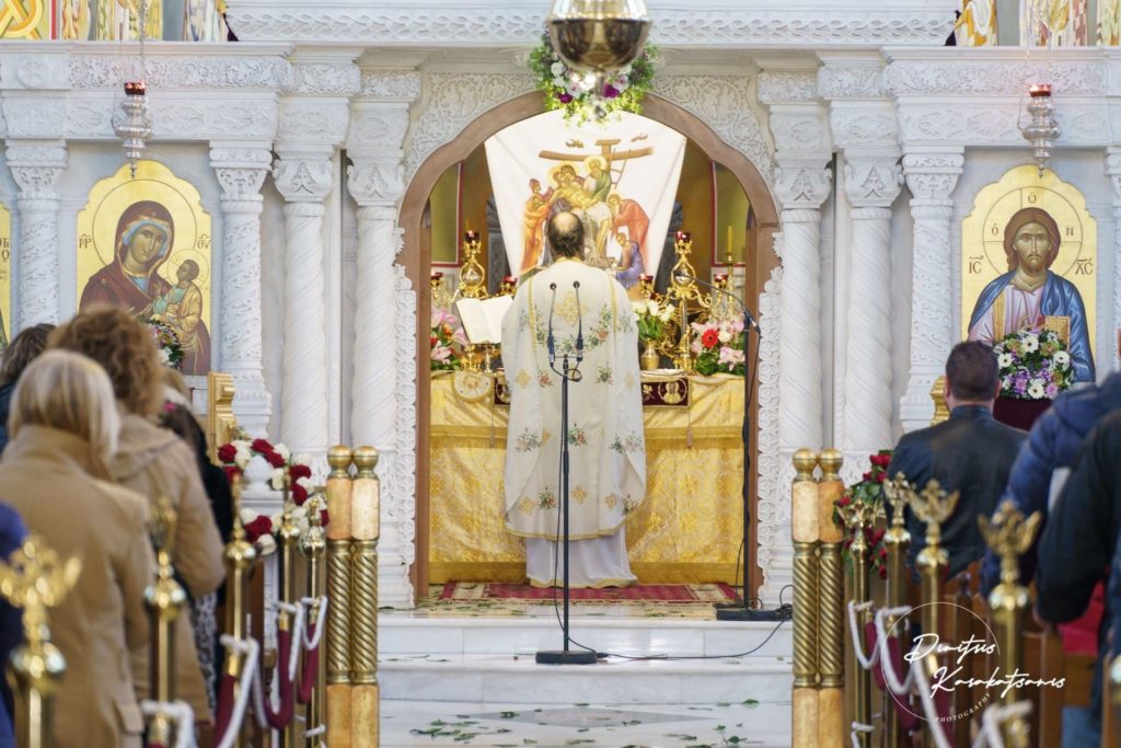 Η πρώτη Αναστάσιμη Θεία Λειτουργία στον Ιερό Ναό του Αγίου Φωτίου Θεσσαλονίκης