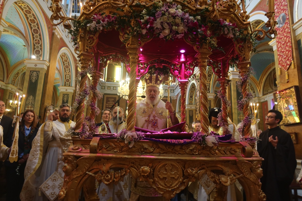 Η Ακολουθία της Αποκαθηλώσεως στον Καθεδρικό Ναό του Αγίου Νικολάου Ερμούπολης