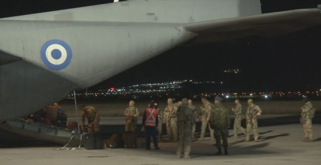 Προσγειώθηκε στην Ελευσίνα το C-130 που μετέφερε 39 άτομα από το Σουδάν