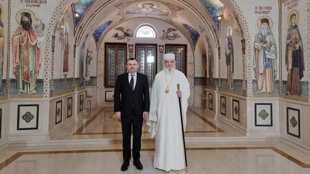 Patriarch Daniel meets with Secretary of State for Romanians abroad