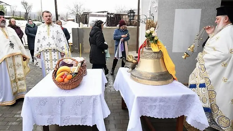 Mănăstirea Hadâmbu a oferit un clopot nou unei parohii din Basarabia