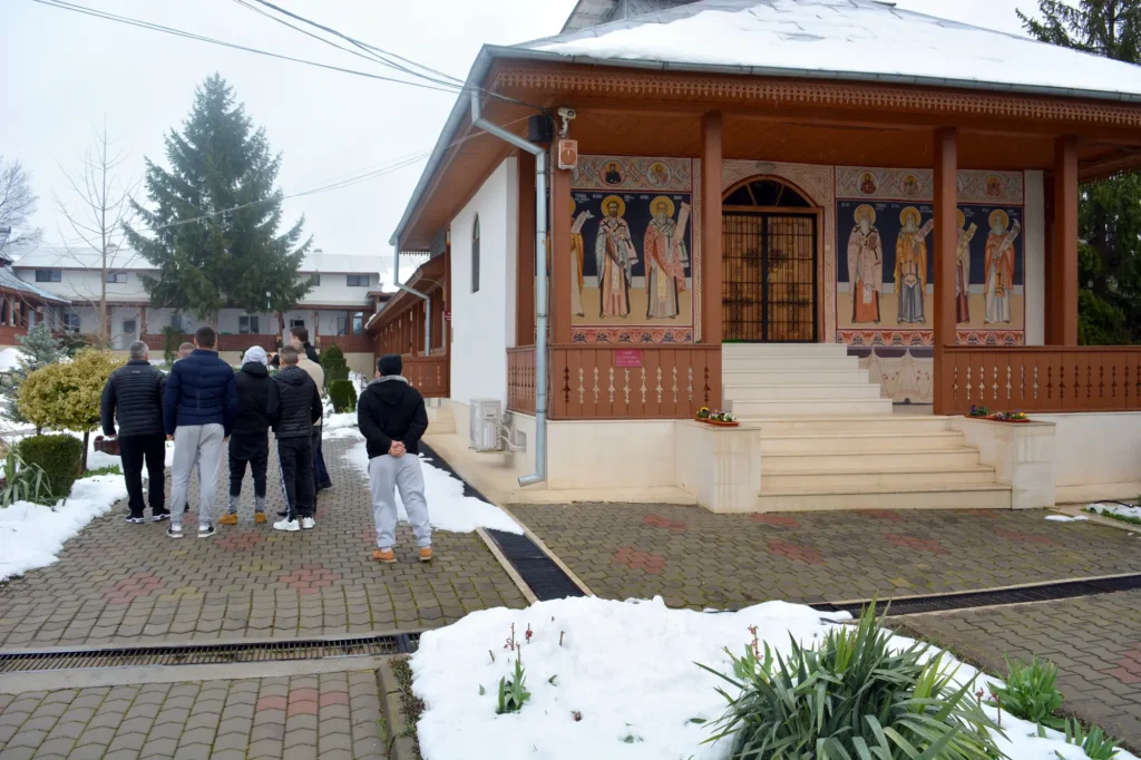 Deţinuţi de la Penitenciarul Focşani au fost în pelerinaj la Mănăstirea vrânceană Brazi